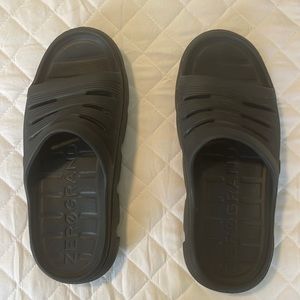 Coke Haan Zerogrand Slides Recovery Sandals Flip Flops Size 8 EUC
